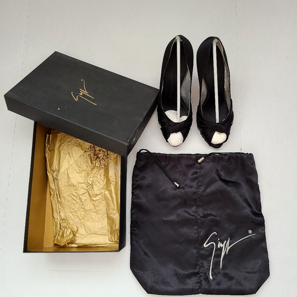 Giuseppe Zanotti Black Sandal - Picture 7 of 14